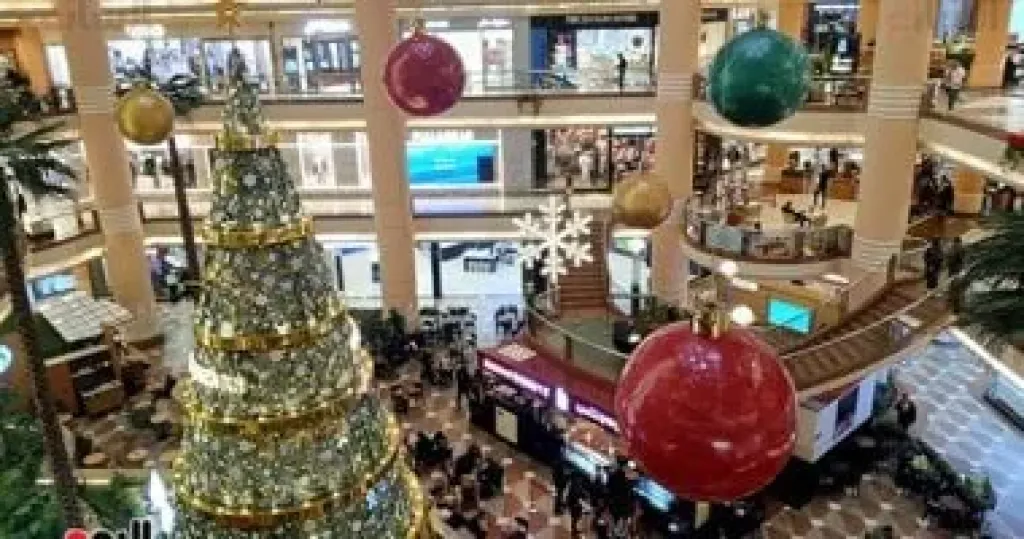 بهجة وزينة رأس السنة تملأ مول «سيتي ستارز» قبل ساعات من العام الجديد