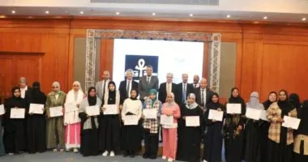 ختام أنشطة البرنامج التدريبى للطاقة الشمسية فى بنبان بأسوان