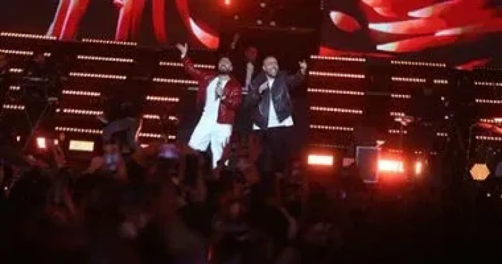 تامر حسنى يختتم حفل العاصمة الجديدة.. وعرض مبهر بالليزر