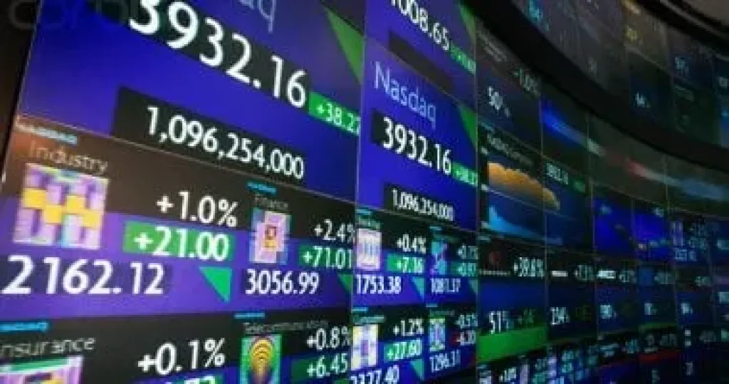 البنوك الأوروبية تتجه لتسجيل أقوى أداء سنوي منذ 1997 بطفرة أرباح وموجة اندماجات