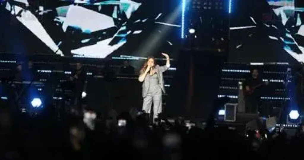 إليسا تفتتح حفل العاصمة الجديدة بأغنية حلوة يا بلدى لـ داليدا