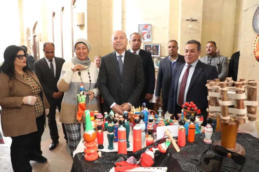 محافظ القاهرة يفتتح معرض الحرف التراثية واليدوية بسوق الفسطاط بحى مصر القديمة