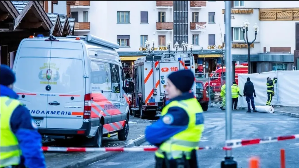 إعلان حالة الطوارئ بسويسرا عقب انفجار بمنتجع للتزلج خلال احتفالات رأس السنة
