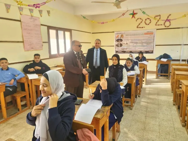 مدير تعليم أسيوط : جولات ميدانية لمديرى الادارات ومديرى المراحل لمتابعة الانضباط
