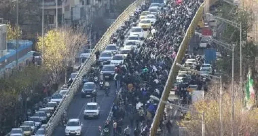 3 قتلى و17 مصابا فى هجوم محتجين على مقر للشرطة بمدينة أزنا فى إيران