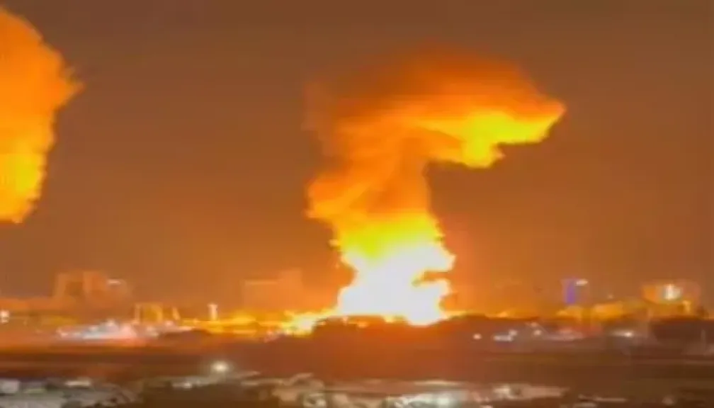 انفجارات ضخمة في فنزويلا.. والعاصمة كاراكاس تعيش فوضى.. فيديو وصور