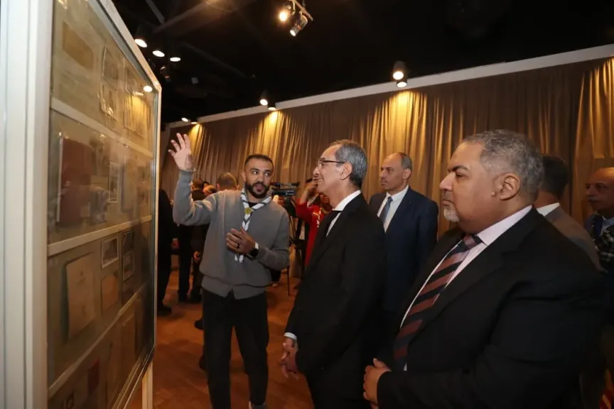 وزير الاتصالات يتفقد أجنحة معرض الرواد السنوى لهواة جمع الطوابع 2026