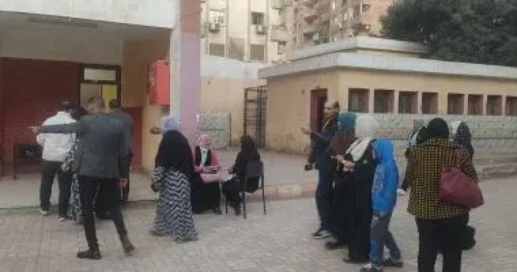 أهالي الهرم يواصلون التصويت في إعادة انتخابات النواب