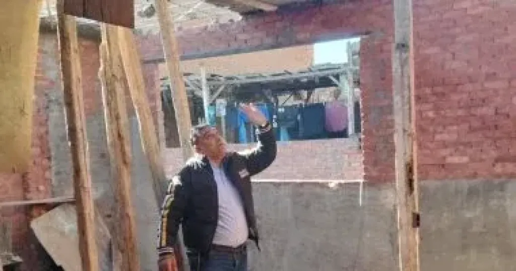 حي المطرية يوقف أعمال بناء مخالف ويقود حملة لإزالته في المهد