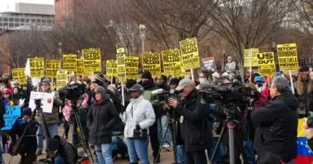 احتجاجات أمام البيت الأبيض تنديدا باعتقال الرئيس الفنزويلى مادورو