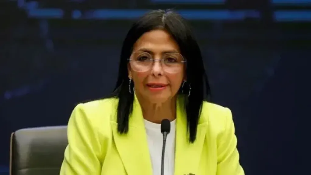 المحكمة العُليا لفنزويلا تأمر نائبة الرئيس بتولي صلاحيات مادورو مؤقتًا