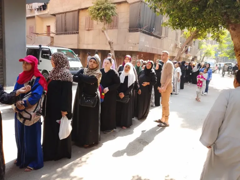 توافد الناخبين على لجان الوراق وأوسيم للمشاركة بانتخابات النواب.. صور