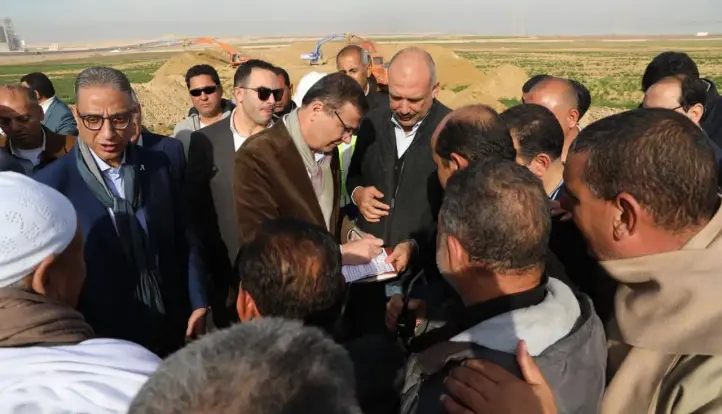 لإنهاء أزمة ”قوتة”.. وزير الزراعة ومحافظ الفيوم يتفقدان أعمال الصرف والري بزمام الـ 16 ألف فدان