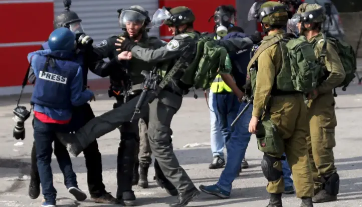 نقابة الصحفيين الفلسطينيين: 99 انتهاكا إسرائيليا بحق الصحفيين الشهر الماضي