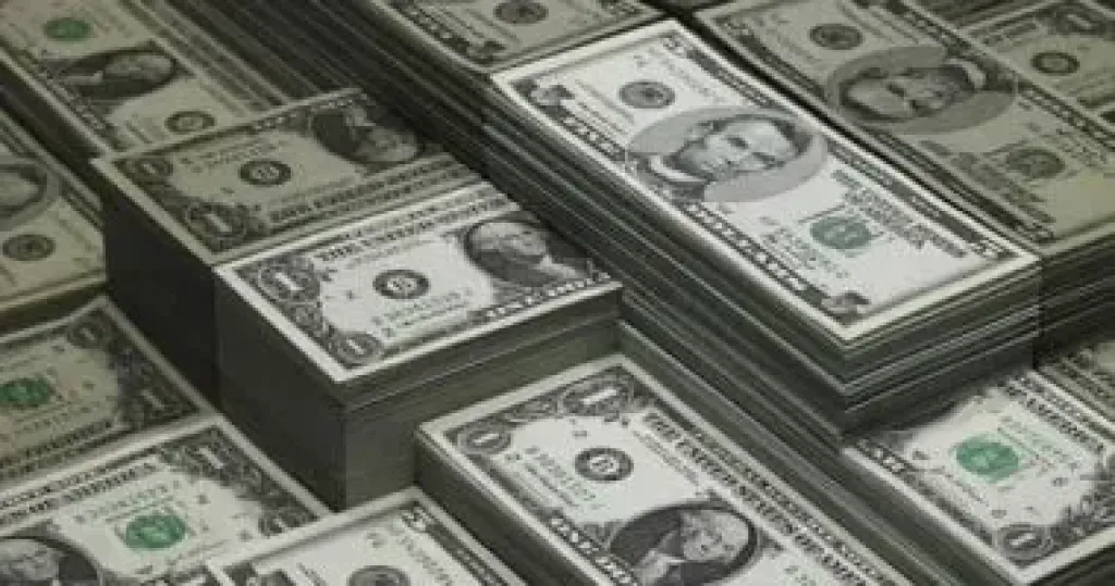 سعر صرف الدولار مقابل الجنيه فى البنوك اليوم الإثنين