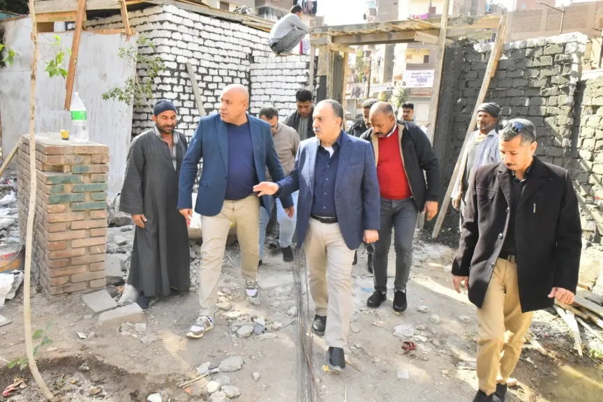 محافظ أسيوط يتفقد تطوير ميدان المجاهدين ويتحاور مع المواطنين لمتابعة الخدمات