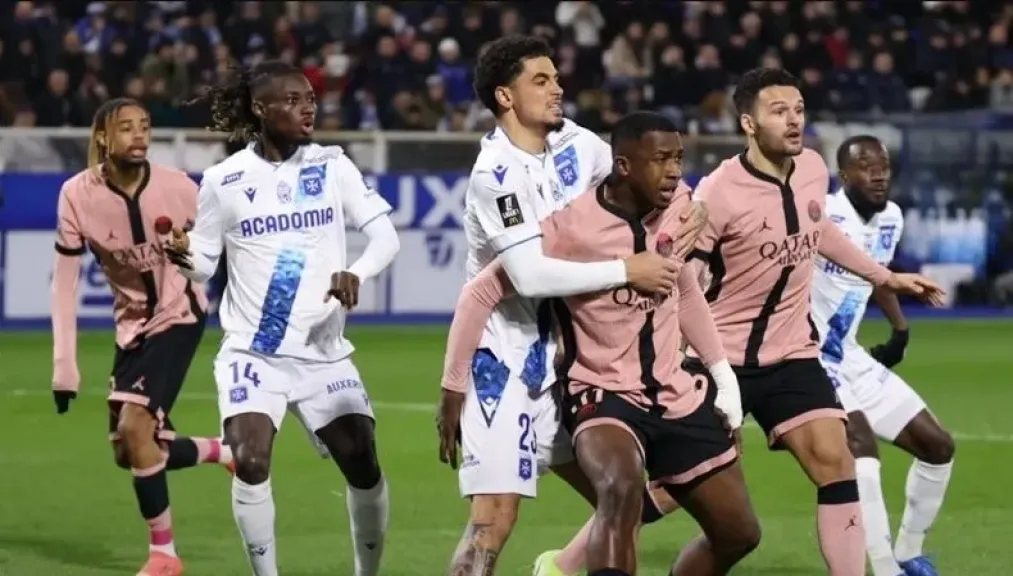 الدوري الفرنسي أرقام سلبية لـ أوكسير وميتز بالدور الأول