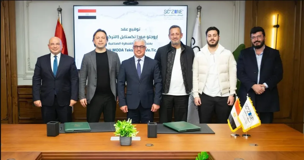 باستثمارات 5.6 مليون دولار.. رئيس اقتصادية قناة السويس يوقع عقد شركة “أوروجلو مودا تكستايل” التركية