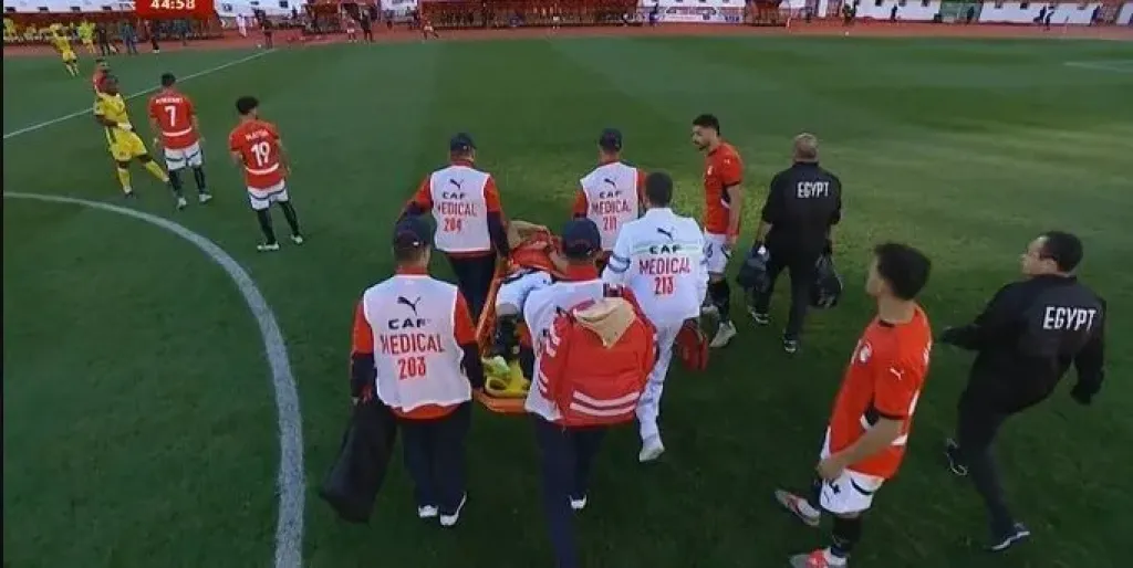 طبيب المنتخب يكشف تفاصيل إصابة محمد حمدي في مواجهة مصر وبنين