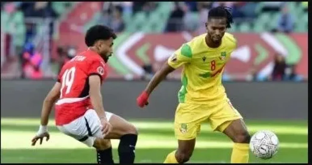 مروان عطية يسجل هدف تقدم منتخب مصر على بنين