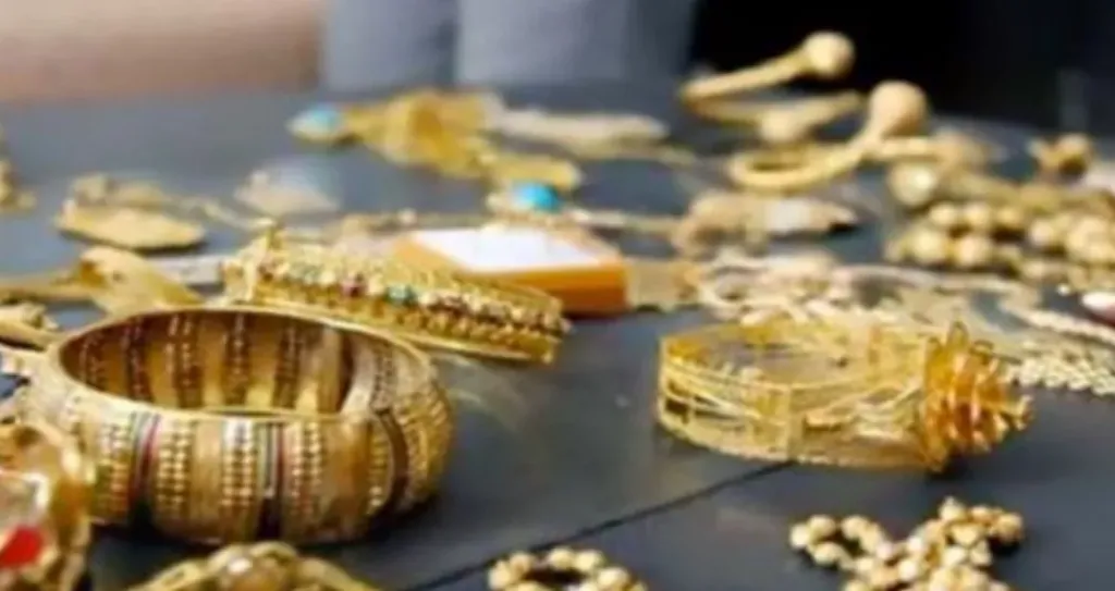 حبس خادمة سرقة مشغولات ذهبية من شقة قصر النيل