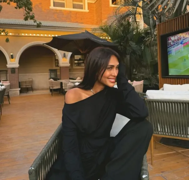 إنجي كيوان.. أيقونة الشياكة بإطلالات أنيقة تخطف الأنظار