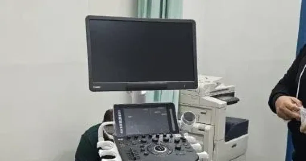 قصر العيني يعزز قدراته في مواجهة السكتة الدماغية ويتسلم جهاز تشخيصي متحرك