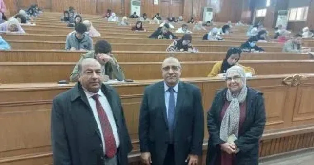 قيادات جامعة القاهرة تواصل المتابعة الميدانية لامتحانات الدراسات العليا والبكالوريوس