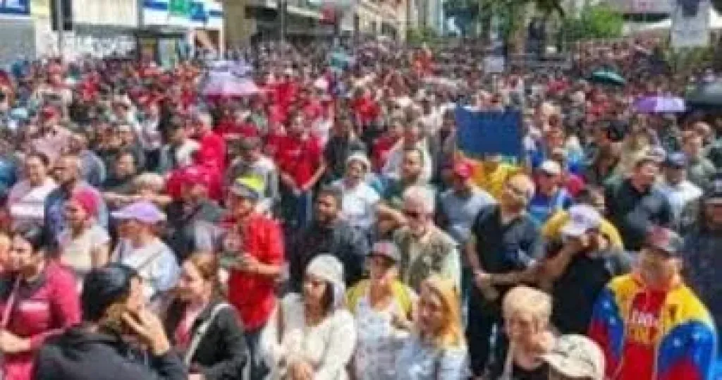 احتجاجات حاشدة في فنزويلا تطالب بعودة مادورو واحترام السيادة الوطنية