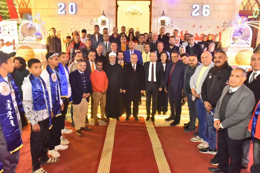 محافظ أسيوط يزور مطرانية منفلوط والكنيسة الإنجيلية الأولى بحي غرب لتهنئة الأقباط