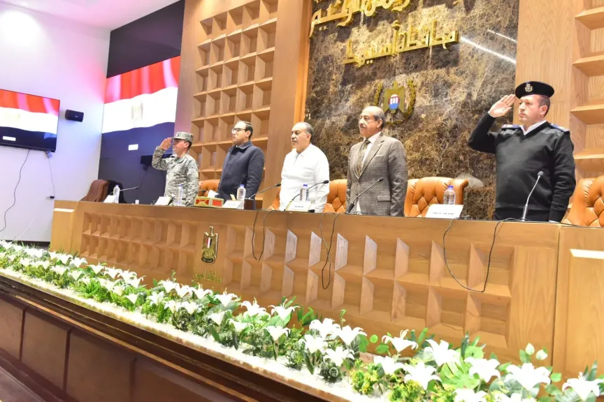 محافظ أسيوط يترأس المجلس التنفيذي ويؤكد جاهزية شاملة للأعياد