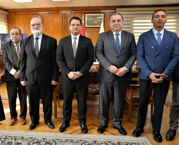 تعاون بين «حوادث الطيران» و«المواصفات والجودة» لتعزيز سلامة الطيران المدني