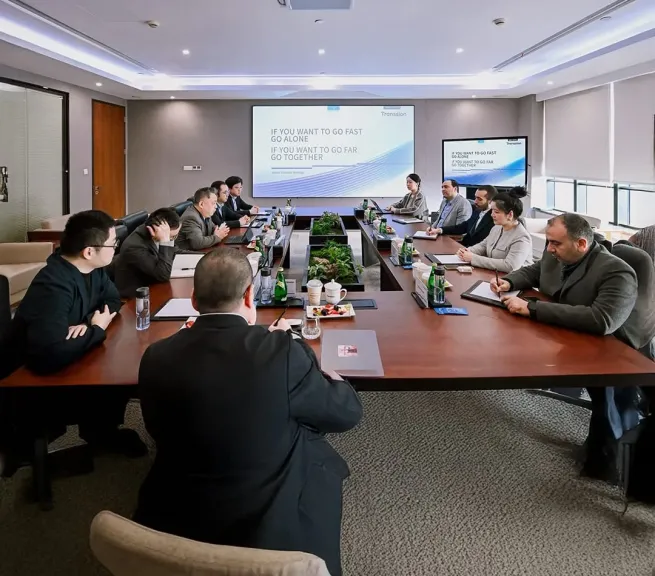 الأمير سلطان بن منصور آل سعود يترأس زيارة رسمية إلى المقر الرئيسي لشركة إنفينيكس لبحث آفاق التعاون في الأسواق الناشئة