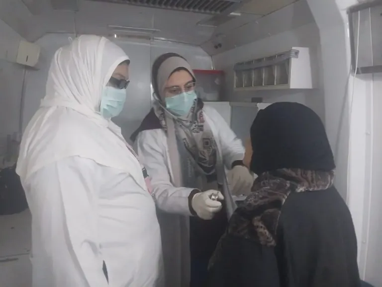 الكشف على 949 مريضًا في قافلة طبية في أبو حمص