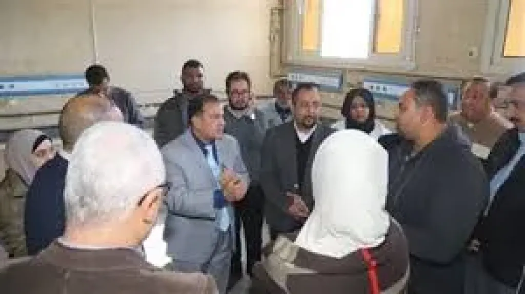 محافظ قنا يستجيب لمطالب تجار شوادر نجع حمادي ويوجه بجدولة الديون ودراسة تخفيض الإيجارات