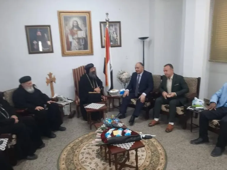 بالإنابة عن محافظ الجيزة… السكرتير العام يزور مطرانية أطفيح للتهنئة بعيد الميلاد المجيد