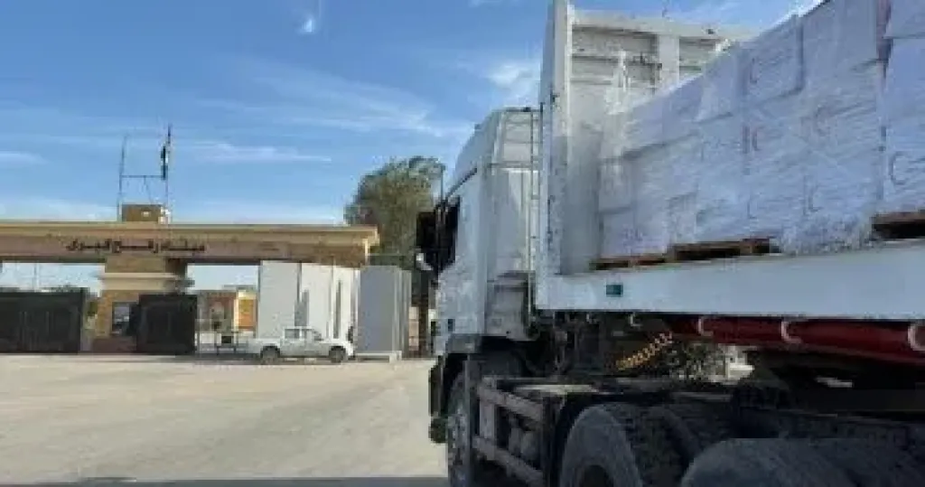 الهلال الأحمر المصرى يطلق قافلة محملة بـ 6 آلاف طن مساعدات إنسانية إلى غزة