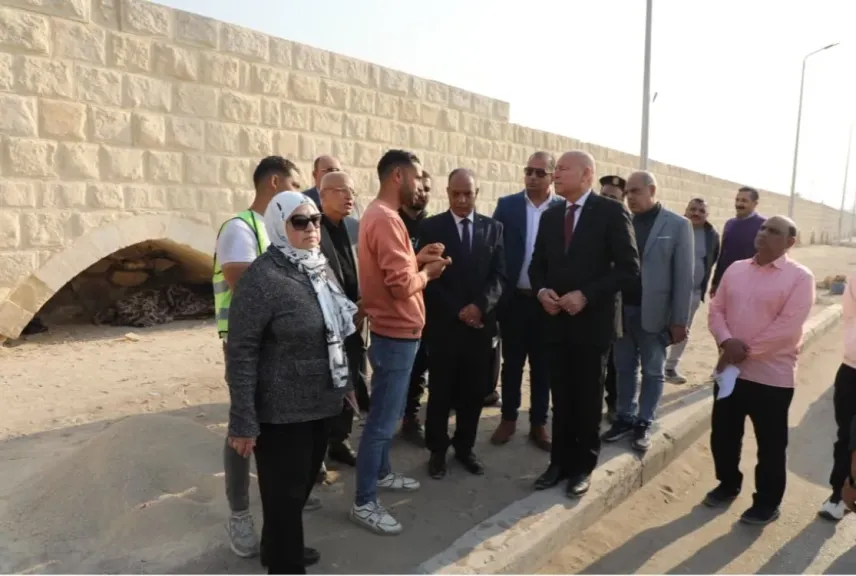 محافظ القاهرة وجولة تفقدية للإطلاع على الأعمال الجارية بسور مجرى العيون والمناطق المحيطة به