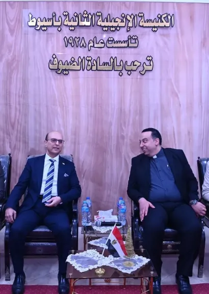 الدكتور المنشاوي يهنئ القس رفيق ثابت راعي الكنيسة الإنجيلية