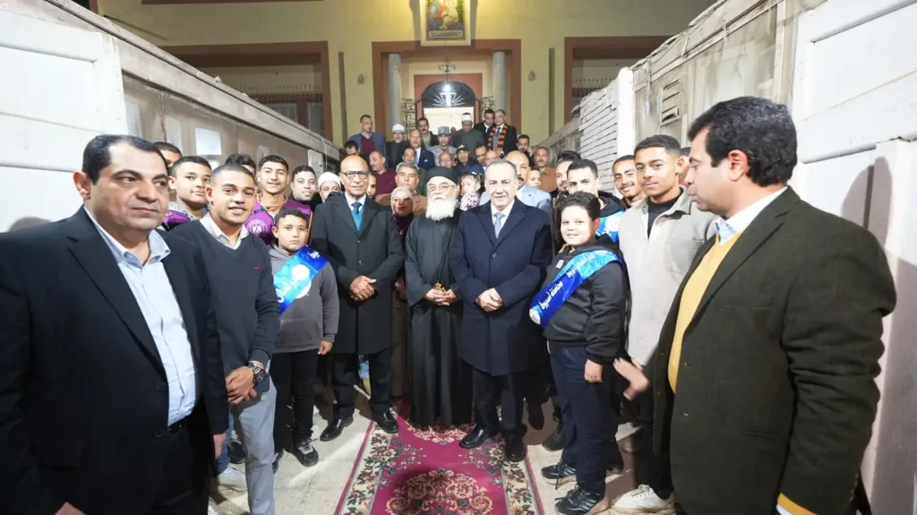 محافظ أسيوط يواصل جولاته للتهنئة بعيد الميلاد المجيد ويشارك في قداس العيد بزيارة إيبارشيات