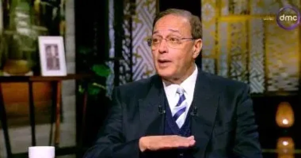 أستاذ علم اجتماع سياسي: السوشيال ميديا عمقت الفجوات الثقافية وخلقت صراعًا جيليًا