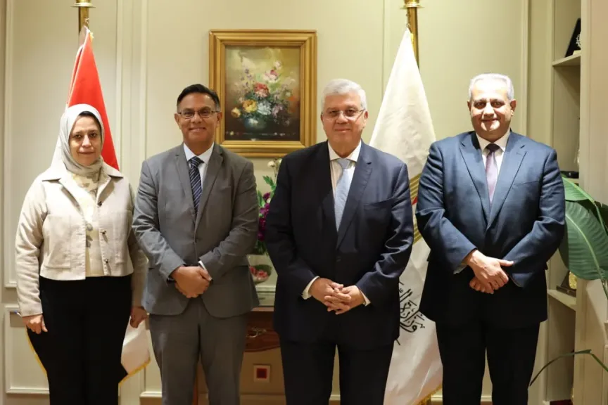 وزير التعليم العالي يستقبل رئيس جامعة ولفرهامبتون لبحث سبل تعزيز التعاون الأكاديمي المشترك