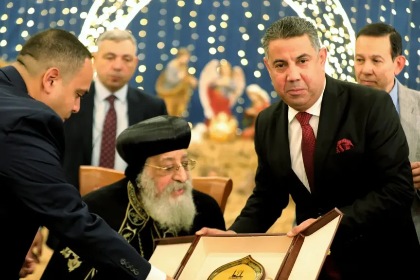 مدير مديرية الشباب والرياضة يقدم التهانى لقداسة البابا تواضروس الثانى  بالكاتدرائية المرقسية بالعباسية