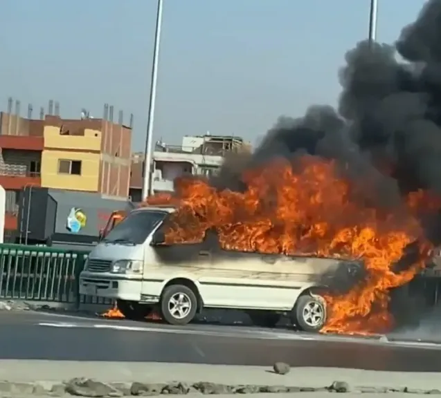السيطرة على حريق ميكروباص بميدان ليلة القدر بأكتوبر