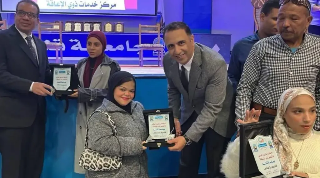 ”التضامن” تُسلم أجهزة تعويضية لطلاب جامعة قنا وتشارك في احتفالية اليوم العالمي للأشخاص ذوي الإعاقة|صور