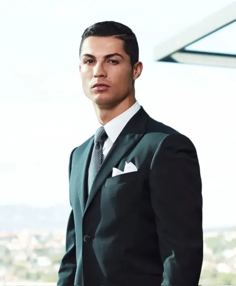 «رونالدو يفكر في شراء مانشستر يونايتد: سأصلح ما أراه خطأ في النادي»