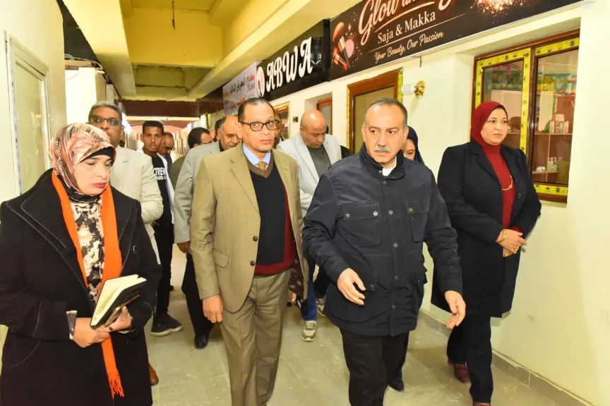 محافظ أسيوط يبحث مع جمعية سيدات الأعمال التوسع في مشروعات الألبان