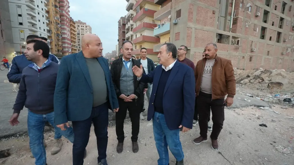 محافظ أسيوط يتفقد أعمال تطوير ورصف شارع ترعة عبد الله بحي غرب