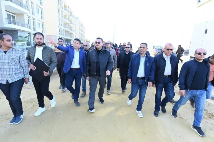 وزير الإسكان يتفقد مشروع ”مارينا 8” وتطوير مدخل مارينا 5