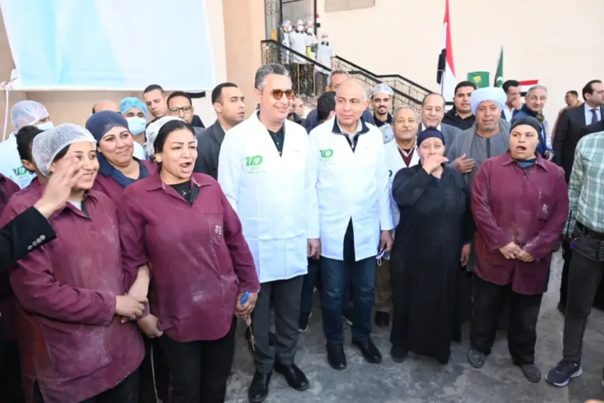 وزير التموين ومحافظ المنيا يتفقدان مصنع أبو قرقاص مع بداية موسم حصاد قصب السكر|صور
